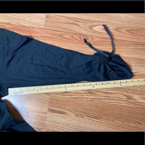 Roxy Capri - Picture 4 of 8